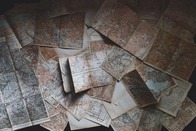 Maps paper on table photo – Free Grey Image on Unsplash