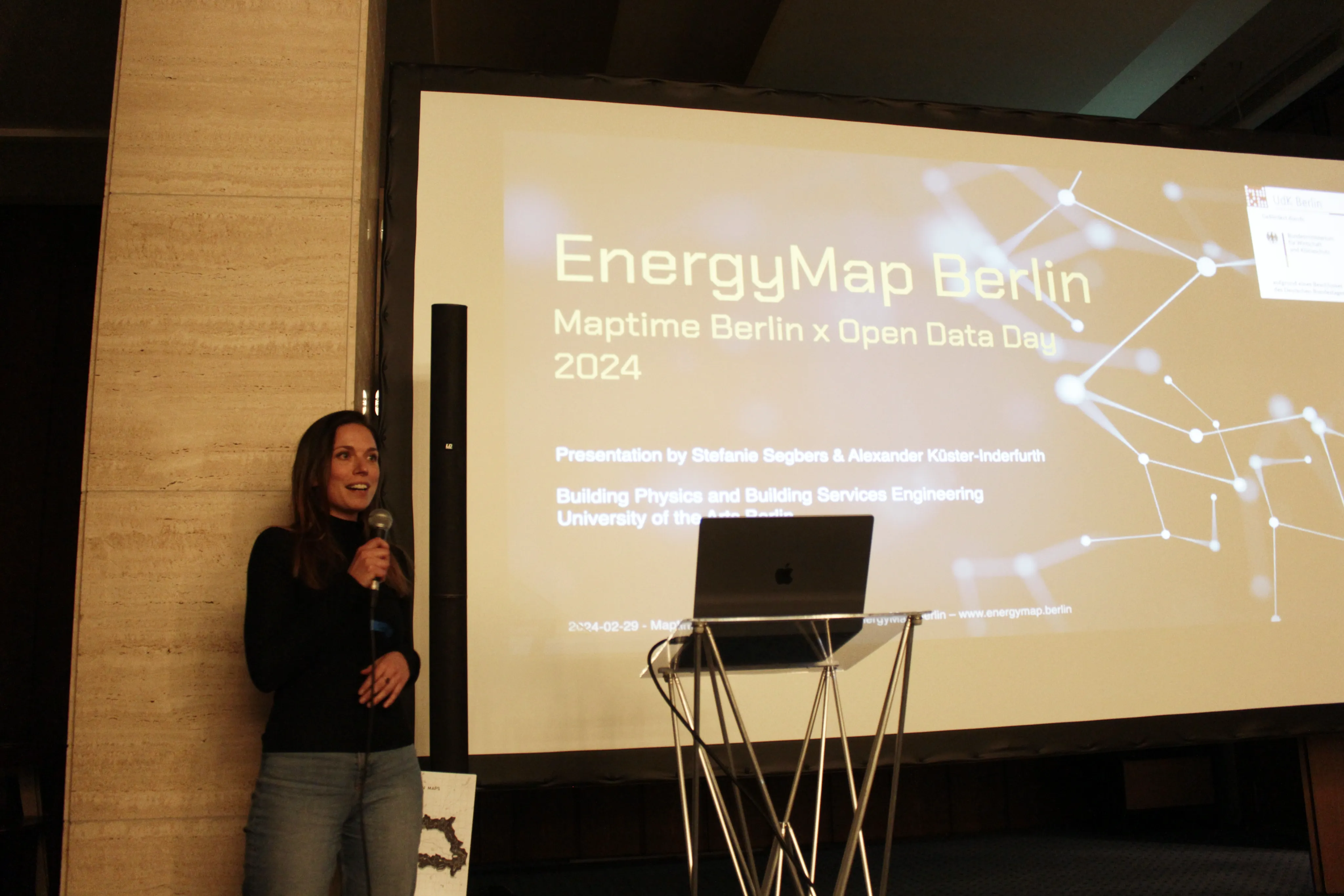 Stefanie Segbers stellt Energy Map Berlin vor.